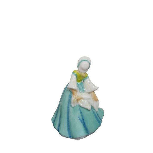 Royal Doulton Ladies M202 Elizabeth M203 Jane M209 Victoria M220 Skater Display - Picture 12 of 16